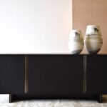 Aparador roble teñido negro y oro envejecido con 4 puertas Vp Interiorismo