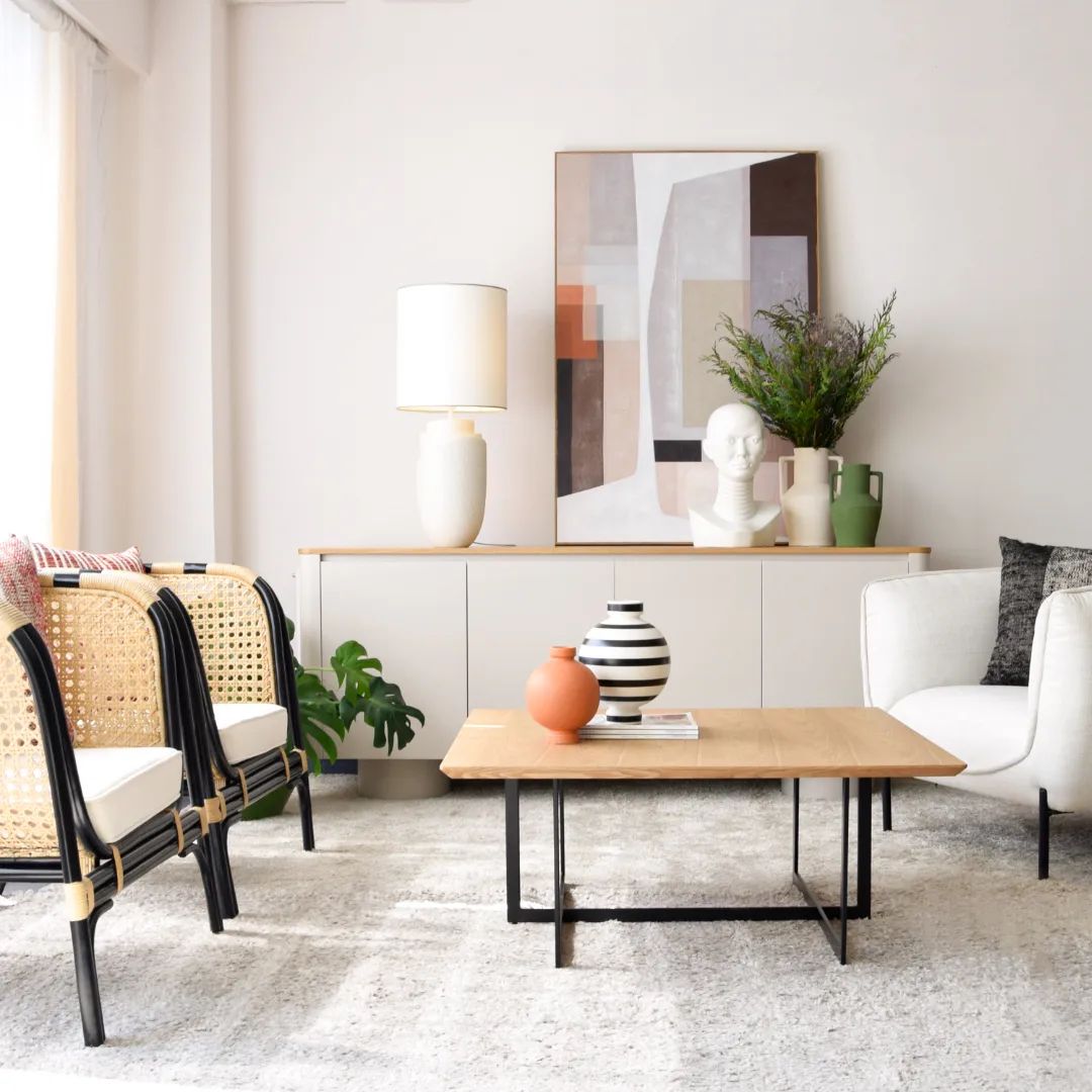 cilindros-aparador-vp Mesa de centro fresno natural con patas negro mate