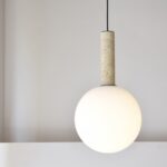 Lámpara de techo FORMAS colgante cristal y mármol travertino bola  Vp Interiorismo
