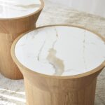 Mesa auxiliar NEDA BAJA madera fresno natural tapa cerámica acabado mármol veteado VP Interiorismo