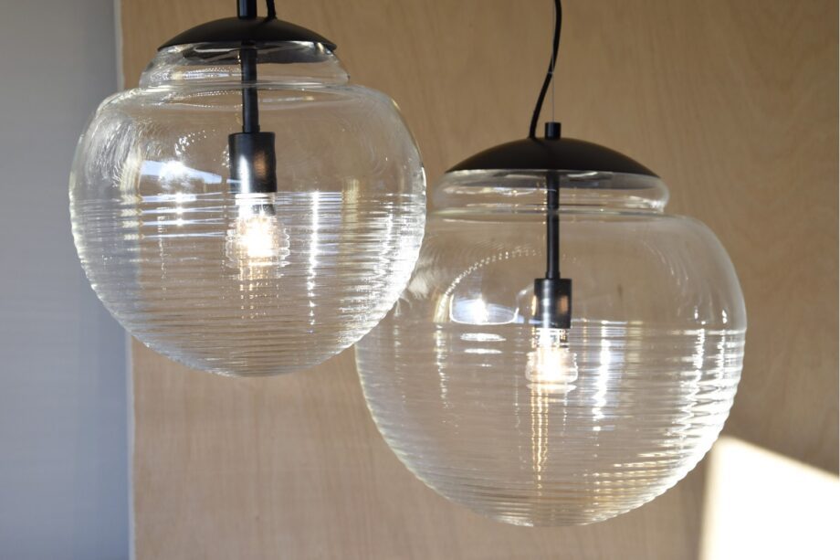 ARNELA: Lámpara de techo colgante cristal transparente y metal negro, 34MR21628 Vp Interiorismo. 30 cm.