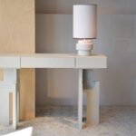 Consola en roble tono blanco roto con cajón