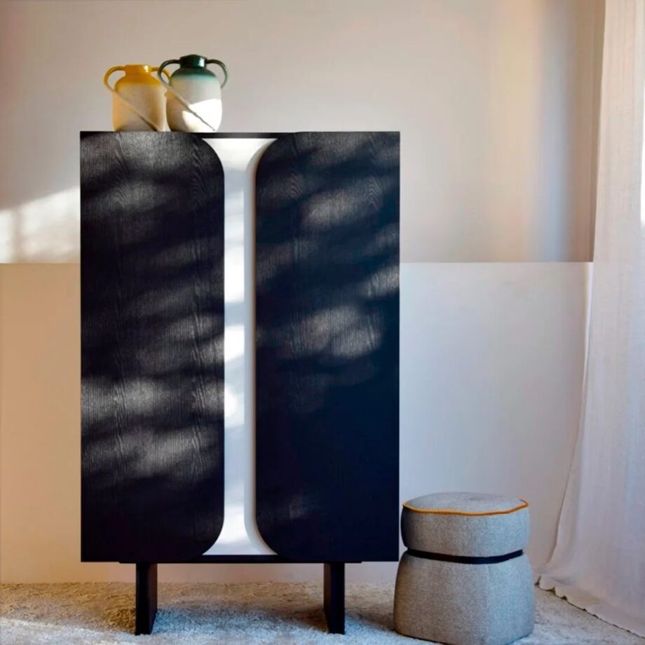 Armario CURVA de roble negro y arena mate con 2 puertas Vp Interiorismo.