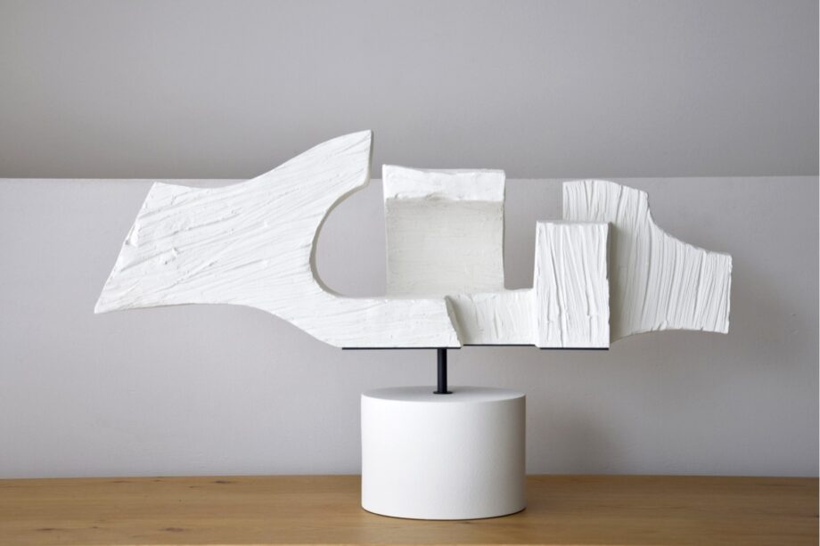 Escultura en hormigón cerámica blanco roto