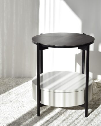Mesa auxiliar N16 cerámico tonos blancos y grises con práctico cajón y metal negro