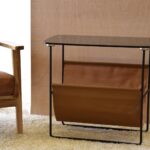 Mesa auxiliar revistero metal y vidrio templado, 34AD556 Vp Interiorismo. 70 x 38 x 59 cm.