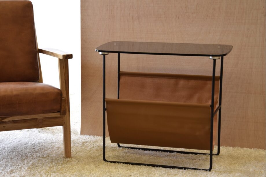 Mesa auxiliar revistero metal y vidrio templado, 34AD556 Vp Interiorismo. 70 x 38 x 59 cm.