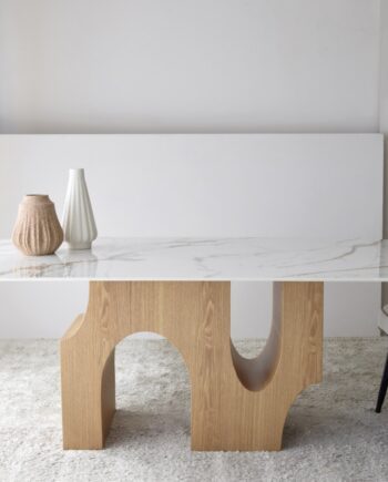 Mesa de comedor oval PETRA de tapa cerámica y patas fresno natural