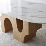 Mesa de comedor oval PETRA de tapa cerámica y patas fresno natural