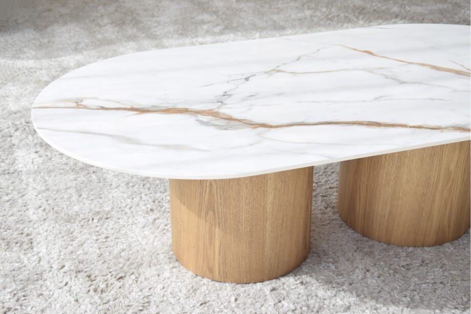 Mesa de centro BAHIA de madera rechapado en fresno con tapa piedra sinterizada Vp Interiorismo
