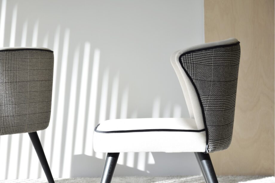 Set 2 Sillas comedor tejido príncipe de gales con patas de madera en negro mate