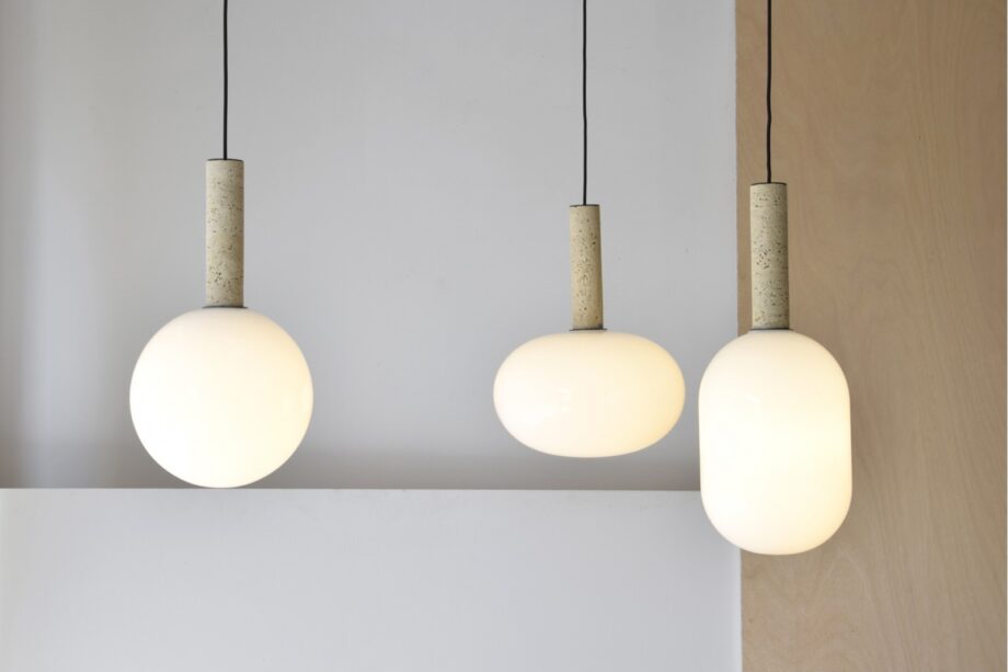 Lámpara de techo FORMAS colgante cristal oval y mármol travertino Vp Interiorismo