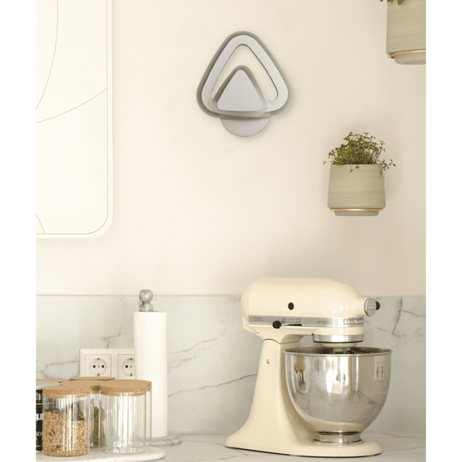 Aplique TRIANGULO A3  con 21W Led y 3 posiciones luz Acontract