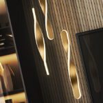 Lámpara TWIST de 3 luces colgantes de base redonda en Oro cepillado con 30W Led Schuller