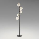 IONA: Lámpara de pie metal negro con 5 esferas opal blanco, 494528 Schuller. ↔ 32,5 ↨ 159,0