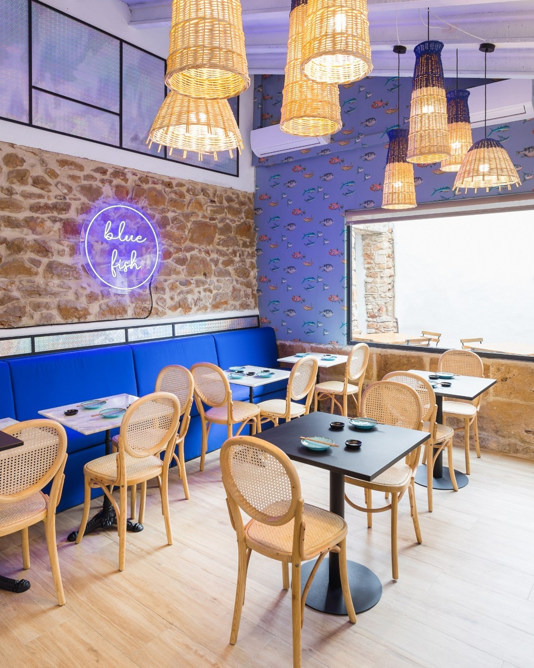 ERIZO: Colgante individual mimbre natural y negro trenzado para bombilla E27, 1109 FOKOBU. 33cm x 40cm altura.