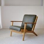 Butaca SWAN madera teka y asiento piel vacuno verde