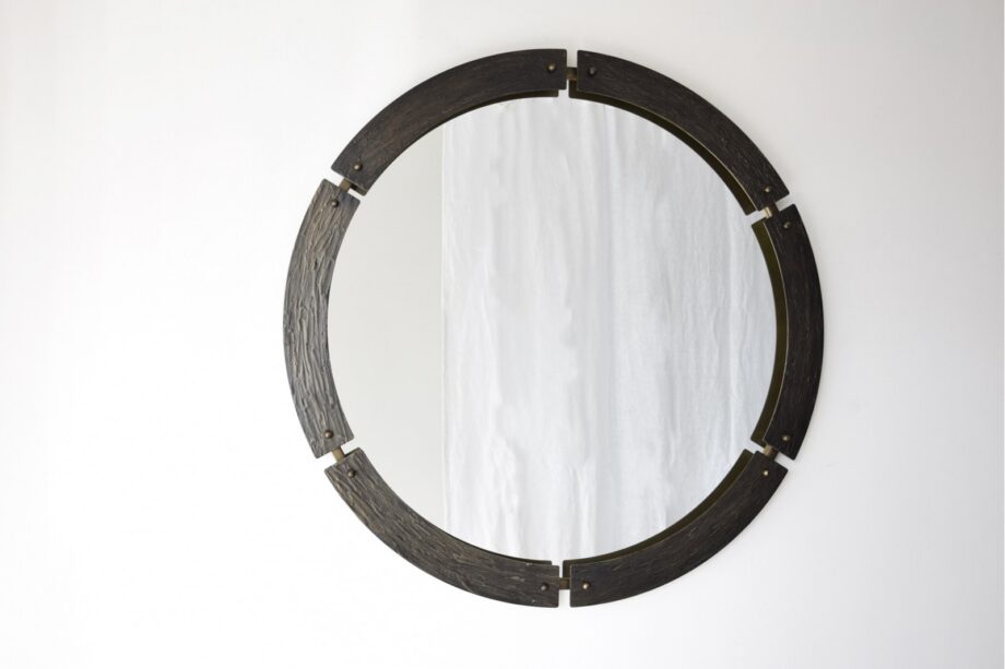 Espejo redondo con marco metal con relieve envejecido