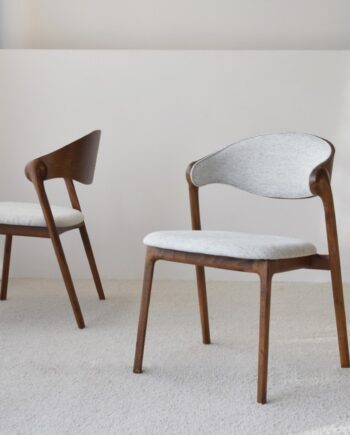 Set de dos sillas comedor LEA madera maciza marrón y gris