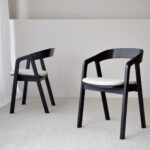 Set de dos sillas comedor NOA madera fresno negro y beige