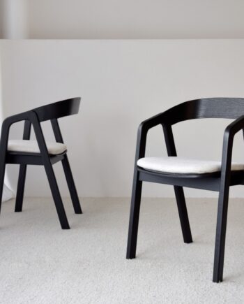 Set de dos sillas comedor NOA madera fresno negro y beige