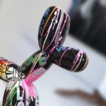 Figura BALLOON DOG de perro en globoflexia de colores grafiti Schuller