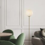 Lámpara PARMA de pie oro con esfera opal grande