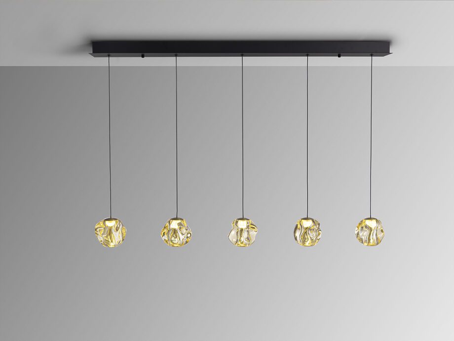 ZAIRA - Lámpara negra en línea de 5 colgantes de cristal ámbar con 21W Led con Mando