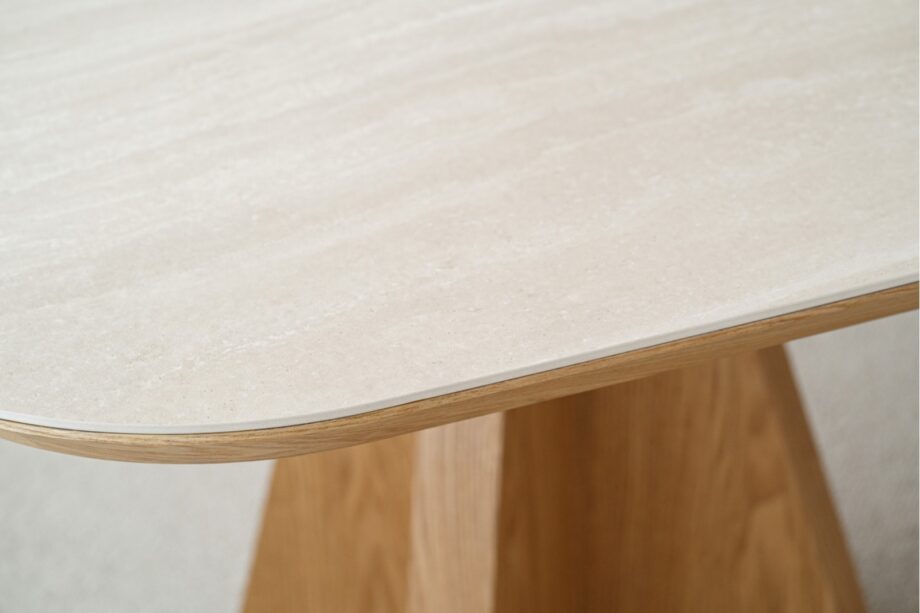 Mesa de comedor LINEA de sobre cerámico beige con base fresno natural