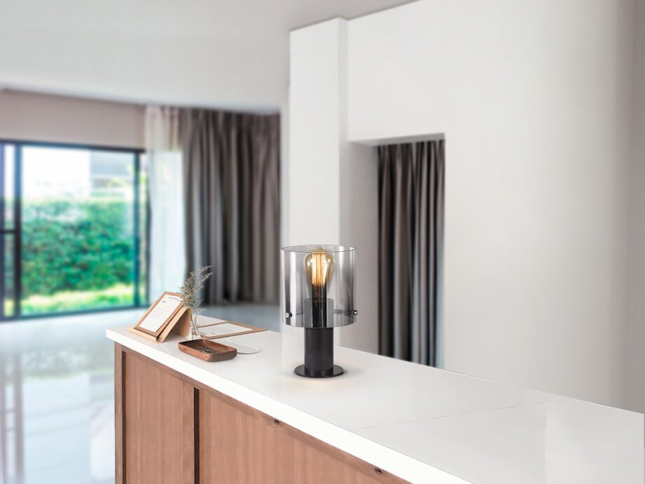 Lámpara sobremesa VENIZE negra con tulipa de cristal fumé I3 Iluminación