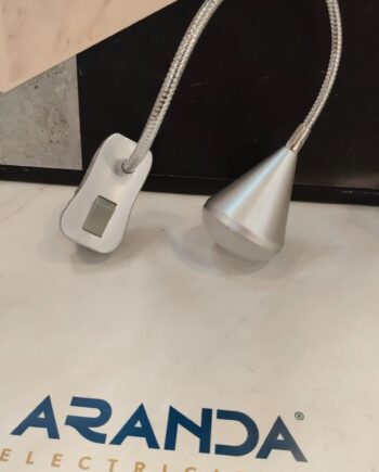 Flexo con enchufe GLOBE gris MDC con 2,4w Led de brazo flexible plata