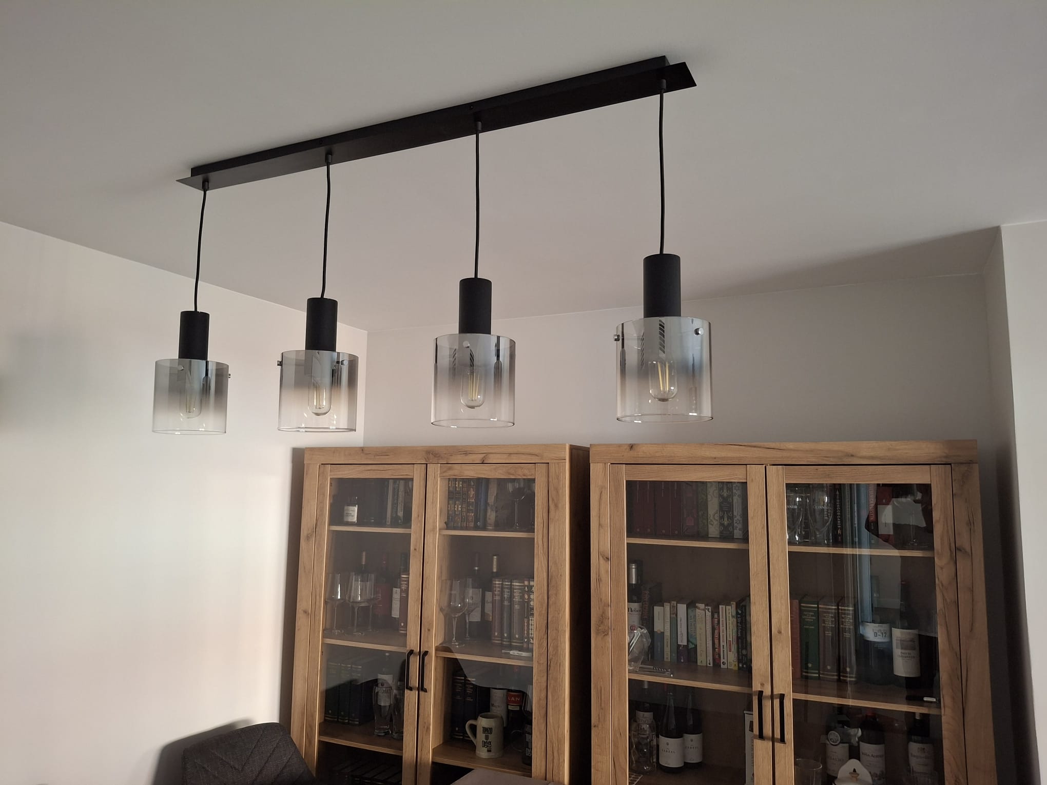 Lámpara en línea VENIZE negra con 4 tulipas de cristal smoky I3 Iluminación