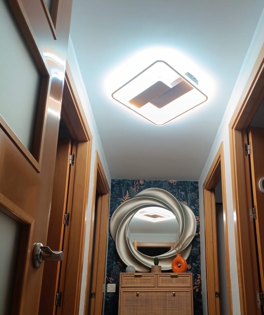 Plafón MACARENA Led 86W oro y wengué dimable con mando a distancia Anperbar.