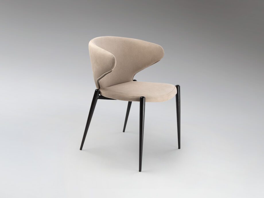 Silla ALIZE tapizada tejido Beige y patas metal negro mate Schuller
