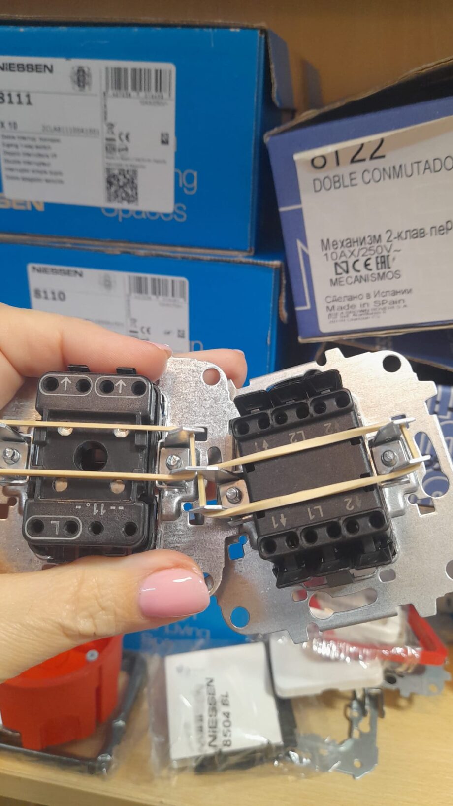 Mecanismos Niessen doble interruptor 8122