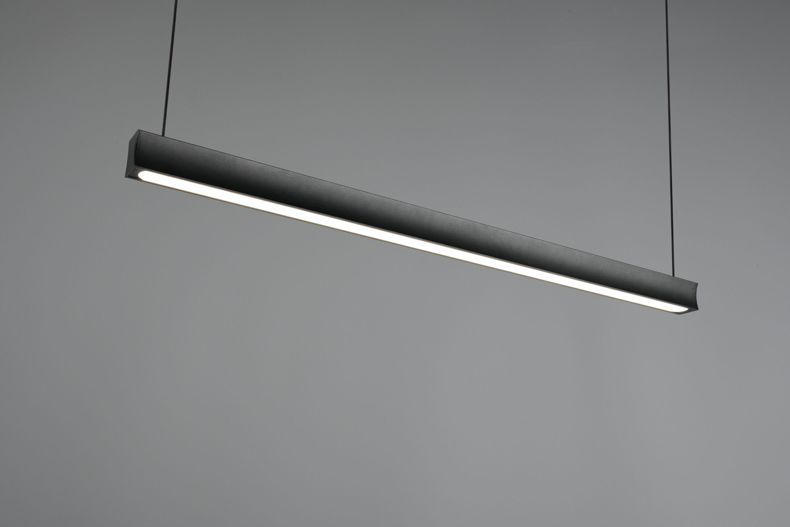 Lámpara WALLACE en línea negra de 29w Led con selector CCT TRIO