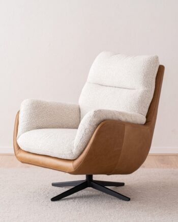 Butaca giratoria blanco roto con respaldo piel VP Interiorismo