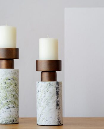 Candelabro en mármol veteado y metal latón envejecido pequeño Vp Interiorismo