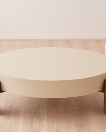 Mesa de centro OBI lacada beige y patas nogal VP Interiorismo