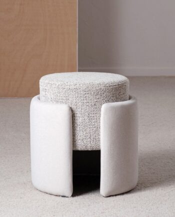 SET 2 PUFS XANA tonos gris y marfil VP Interiorismo