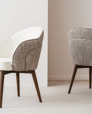 Set 2 Sillas ROMA con brazos marfil tostado y patas fresno nogal VP Interiorismo