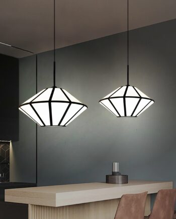 Lámpara de pantalla PREMIUM diseño geométrico blanco con vivos negros Silvioss