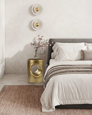 Mesa auxiliar HOLE dorado patinado con agujero Schuller