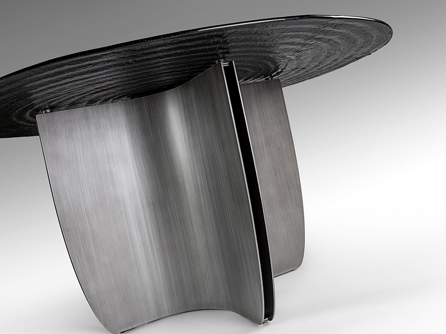 Mesa de comedor NIGHT redonda cristal moldeado gris y pie gris plomo Schuller