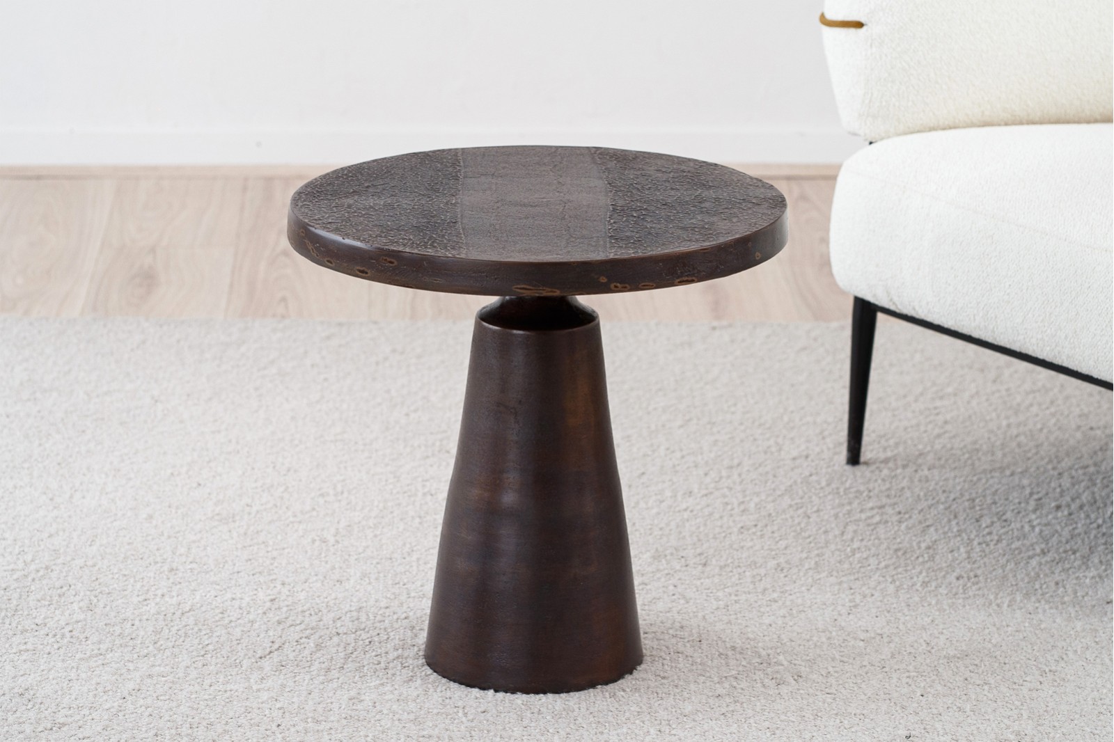 Mesa auxiliar bronce envejecido alta VP Interiorismo