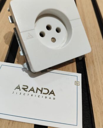 Mecanismo Niessen TRAZO 8006-BA Enchufe 2 polos con TT desplazada